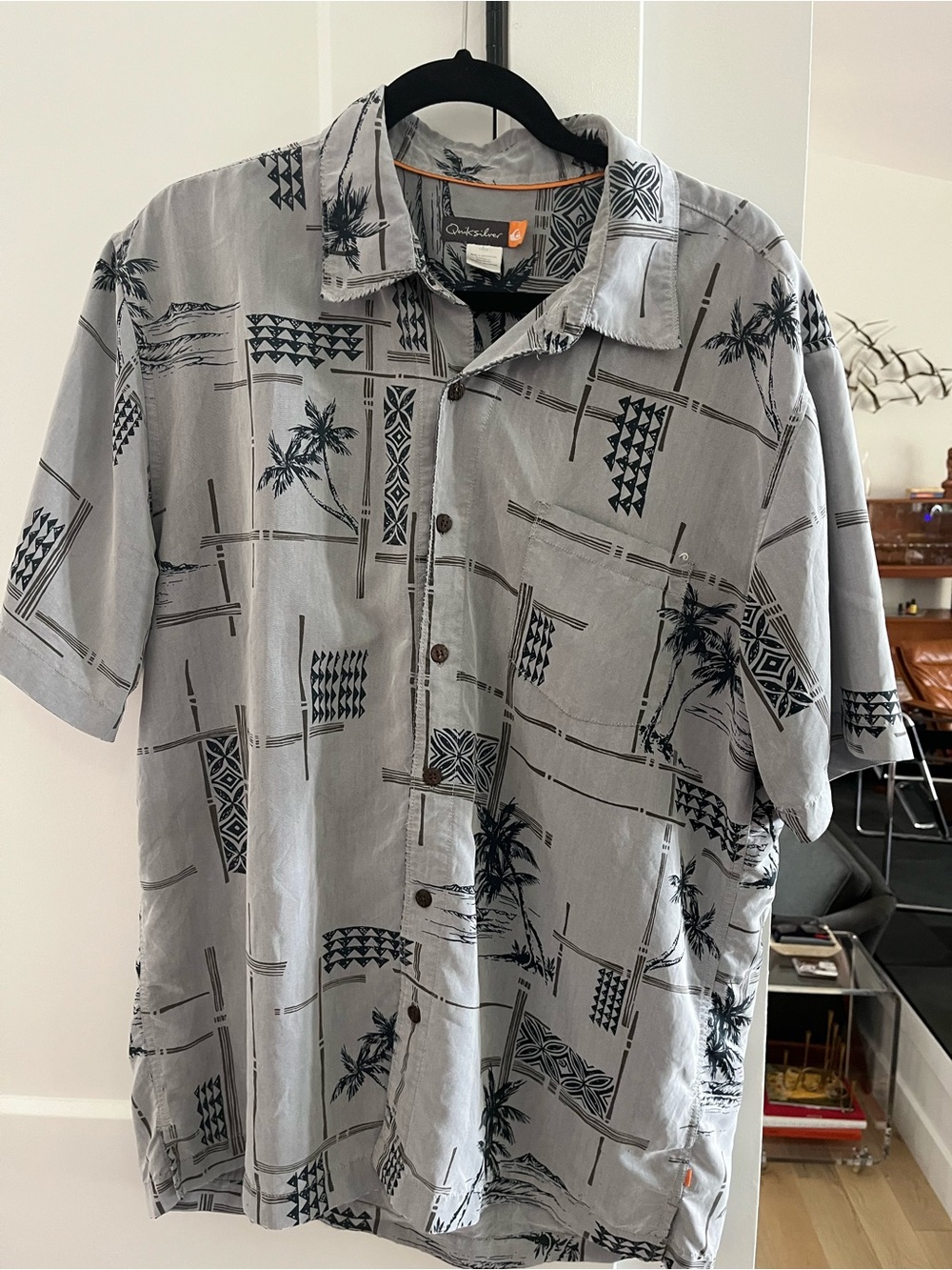 Vtg Quicksilver Gray ShortSleeve Button-Down gray Tropical tribal Print surfer L